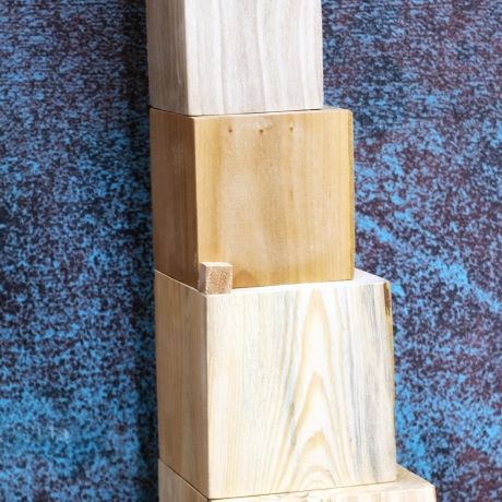 Montessori-Turm / Würfel Material aus verschiedenen Hölzern