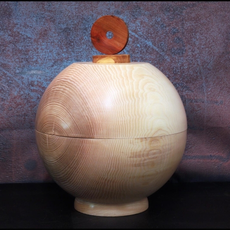 Human-Urne Esche Kugel Vollholz aus einem Stamm, Handarbeit