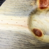 Holzteller mit kleiner Vertiefung und außergewöhnlicher Maserung
