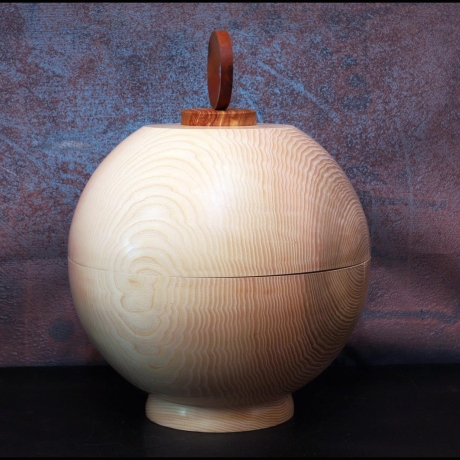 Human-Urne Esche Kugel Vollholz aus einem Stamm, Handarbeit