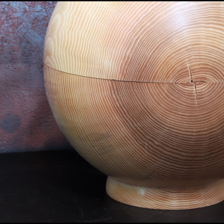 Human-Urne Esche Kugel Vollholz aus einem Stamm, Handarbeit