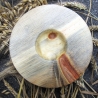 Holzteller mit kleiner Vertiefung und außergewöhnlicher Maserung