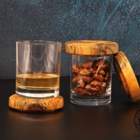 3 Whisky-Gläser mit Holz-Untersetzer / Handarbeit / Kunsthandwerk