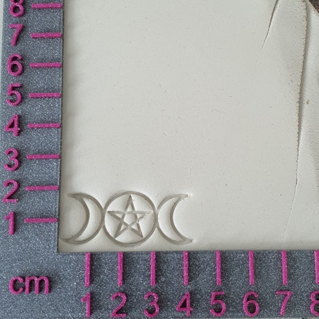 Ton - Keramik Stempel dreifaltige Göttin mit Pentagramm Mond