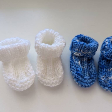 2er Set Babyschuhe Frühchen Neugeborene gestrickt  weiß blau