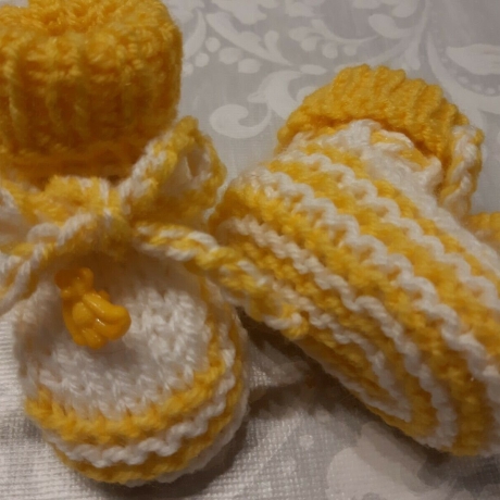 Babyschuhe  gelb weiß gestrickt  Teddy 0-3 Monate