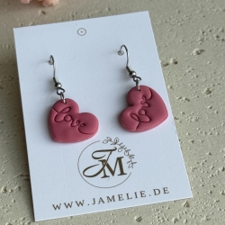 Herz Ohrringe aus Polymer Clay mit „Love“-Schriftzug
