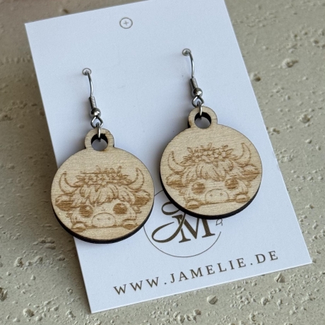 Hochlandrind „Tilly“ Ohrringe aus Holz, Kuh Medaillon-Form