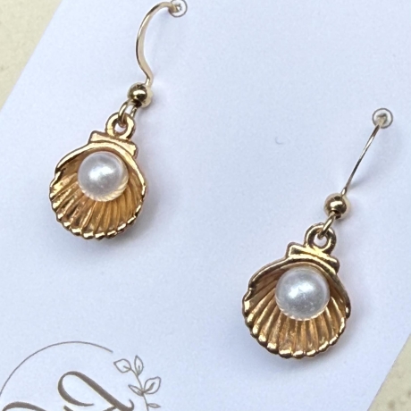 Muschel Perle Ohrringe aus Polymer Clay, maritimer Sommerschmuck