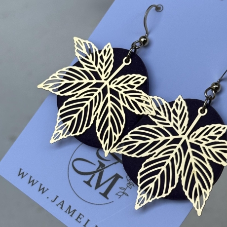 Ahornblatt Ohrringe aus Polymer Clay, elegante Geschenkidee