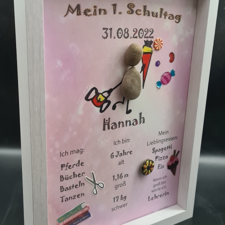 Liebevoll handgefertigtes Steinbild als Geschenk für das Schulkind (Mädchen) - Meilenstein - personalisiert - 3 Rahmenfarben wählbar