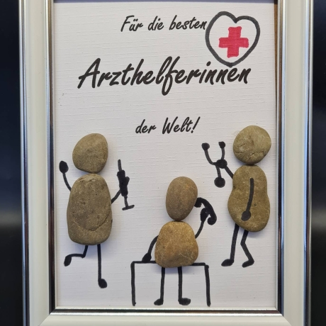 Liebevoll handgefertigtes Steinbild als Geschenk für die Arztpraxis