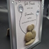 Liebevoll handgefertigtes Steinbild als Geschenk für gute Freunde mit Zitat