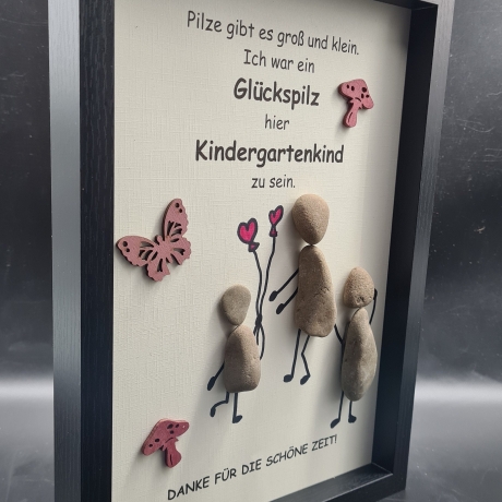 Liebevoll handgefertigtes Steinbild als Geschenk zum Abschied vom Kindergarten für die Erzieherinnen - Glückspilz