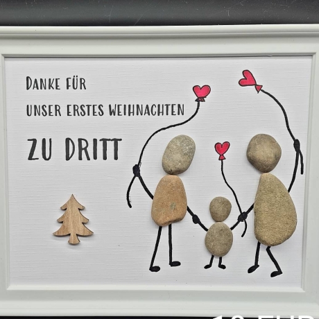 Liebevoll handgefertigtes weihnachtliches Steinbild als Geschenk - unser erstes Weihnachten zu dritt