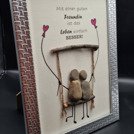 Liebevoll handgefertigtes Steinbild für die beste Freundin
