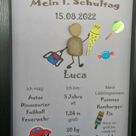 Liebevoll handgefertigtes Steinbild als Geschenk für das Schulkind (Junge) - Meilenstein - personalisiert - 3 Rahmenfarben wählbar wählbar