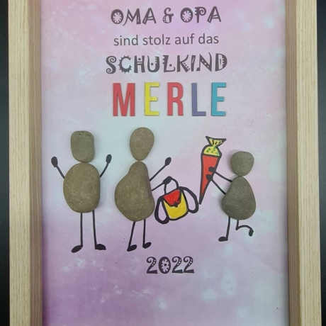Liebevoll handgefertigtes Steinbild als Geschenk von Oma und Opa für das Schulkind (Mädchen) - personalisierbar - 3 Rahmenfarben wählbar