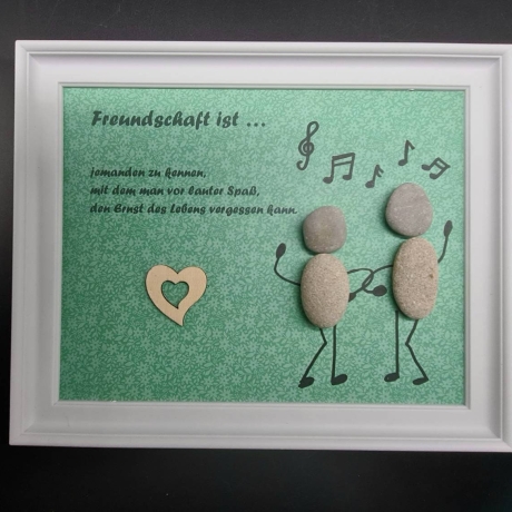 Liebevoll handgefertigtes Steinbild als Geschenk für die Freundschaft