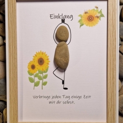 Liebevoll handgefertigtes Steinbild als Geschenk für Yoga Fans