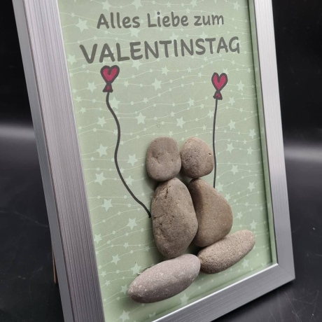 Liebevoll handgefertigtes Steinbild als besonderes Geschenk zum Valentinstag
