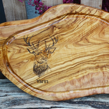 Steakbrett aus Olivenholz mit Handgriff | HIRSCH | personalisiert