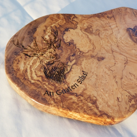 Steakbrett aus Olivenholz mit Handgriff | HIRSCH | personalisiert