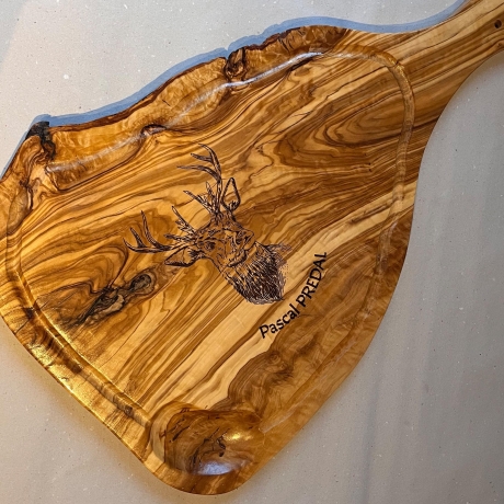 Steakbrett aus Olivenholz mit Handgriff | HIRSCH | personalisiert