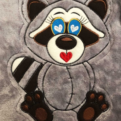 Stickdatei ITH Waschbär WILLI für Rahmen 20×30cm