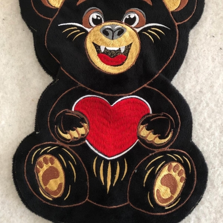 Stickdatei ITH Bär Fred für Rahmen 20×30 cm