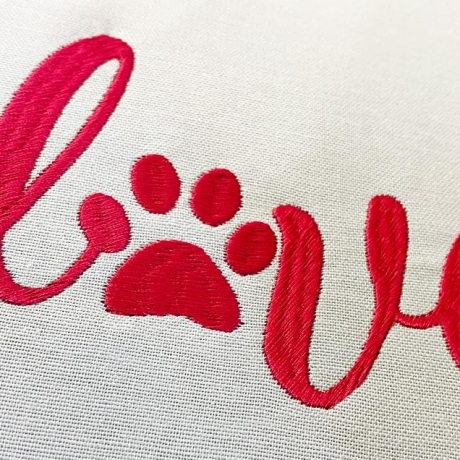 Stickdatei LOVE mit Hundepfote in 6 Größen