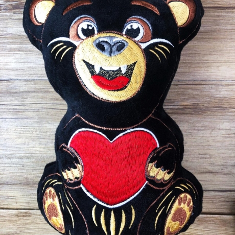 Stickdatei ITH Bär Fred für Rahmen 20×30 cm