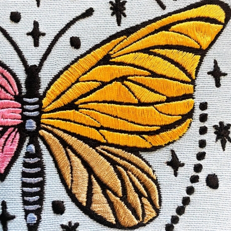 Stickdatei Schmetterling im Ring in 6 Größen