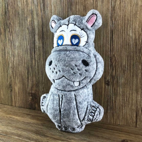Stickdatei ITH Nilpferd BERTA für Rahmen 20×30cm