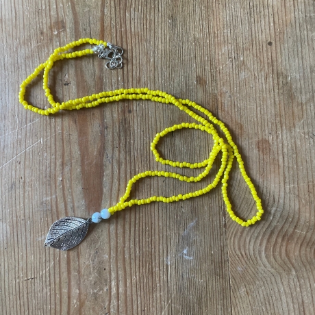 Yellow sun - Perlenkette mit Anhänger