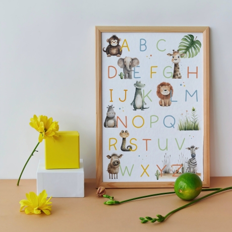 ABC Poster, Tieralphabet - DIN A4 oder A3 | Afrikanisches Safari Alphabet Tiere | Lernposter fürs Kinderzimmer mit süßen Tier-Motiven.