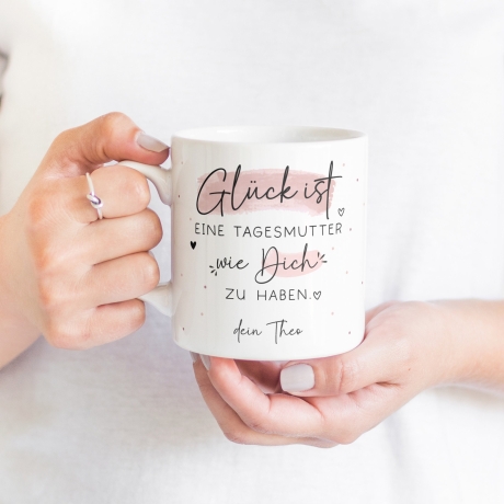 Handgefertigte Personalisierte Tasse mit Wunschnamen – Glück ist eine TAGESMUTTER wie dich zu haben - Geschenk zu Ostern, Weihnachten - Name