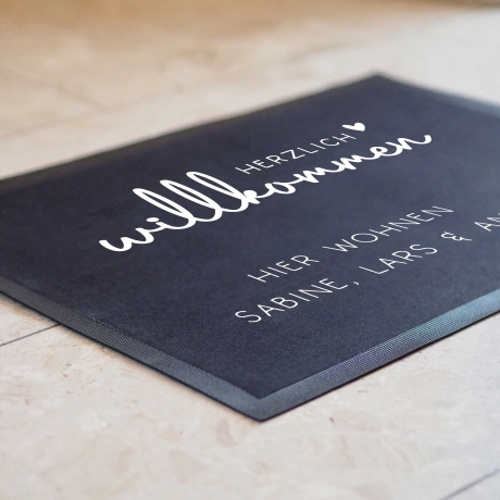 Personalisierte Fußmatte - Fussmatte mit Wunschnamen, Türvorleger, Türmatte| 60 x 40 cm | Geschenkidee zum Umzug, Einzug für Familien, Umzug