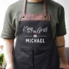 Grillschürze personalisiert für Männer mit Name Kunstleder Applikation zum Geburtstag - Geschenk Weihnachten Baumwollschürze, Küchenschürze