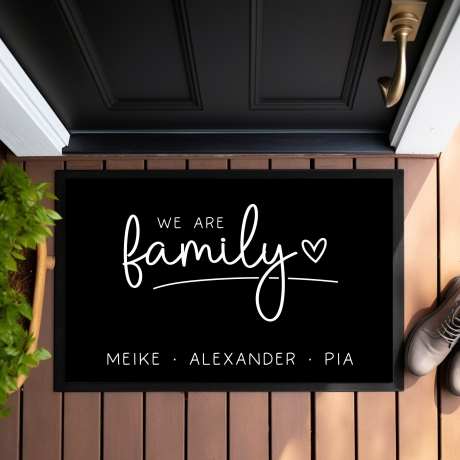 Personalisierte Fußmatte - Fussmatte mit Wunschnamen | We are Family |  60 x 40 cm | Geschenkidee zum Umzug, Einzug für Familien