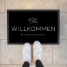 Personalisierte Fußmatte - Herzlich Willkommen - Fussmatte mit Wunschnamen oder Familiennamen | 60 x 40 cm | Geschenkidee zum Umzug & Einzug