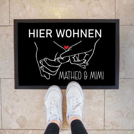 Fußmatte mit Namen Personalisiert - Rotes Herz - Fussmatte Vornamen Wunschnamen | 60x40 cm | Geschenkidee zum Umzug, Einzug für Paare