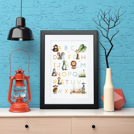 ABC Poster, Tieralphabet - DIN A4 oder A3 | Afrikanisches Safari Alphabet Tiere | Lernposter fürs Kinderzimmer mit süßen Tier-Motiven.