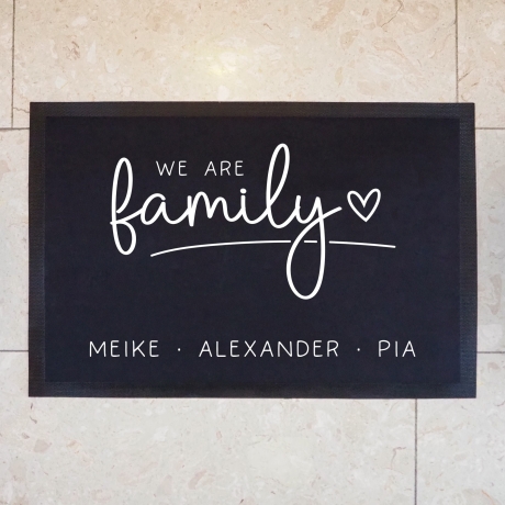 Personalisierte Fußmatte - Fussmatte mit Wunschnamen | We are Family |  60 x 40 cm | Geschenkidee zum Umzug, Einzug für Familien