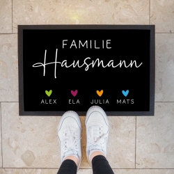 Personalisierte Fußmatte - Fussmatte mit Wunschnamen | Familie mit Herzen | 60x40 cm | Geschenkidee zum Umzug, Einzug für Familien, Umzug