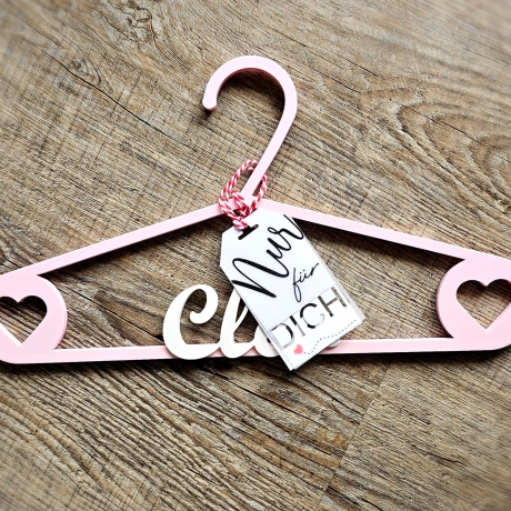 Personalisierter Kleiderbügel für Kleinkinder | Kinderkleidung | Individualisierbar | Kindergarderobe | Persönliches Geschenk