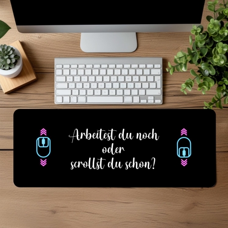 Personalisierte XL Gaming Mousepad | „Arbeitest du noch oder scrollst du schon?“ | Lustiges Büro Mousepad | Custom Mauspad mit Wunschtext