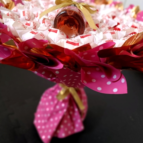 Essbarer Blumenstrauß - Raffaello & Wein