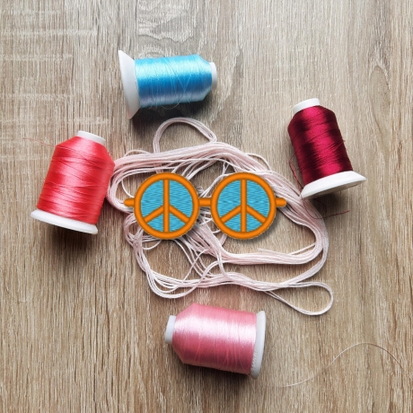 Retro Aufnäher | Frieden Sonnenbrillen Applikation | Besticktes Hippie Accessoire (6 cm)