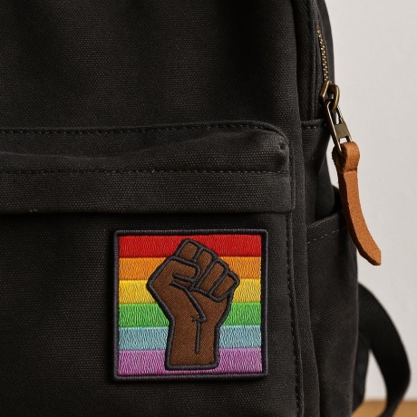 Rainbow Fist Aufnäher: LGBTQ+ Pride | 6cm